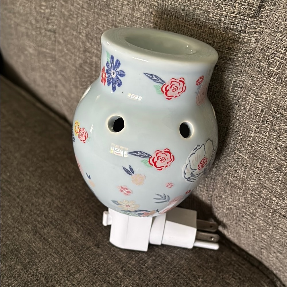 Floral Ceramic Plug-In Warmer